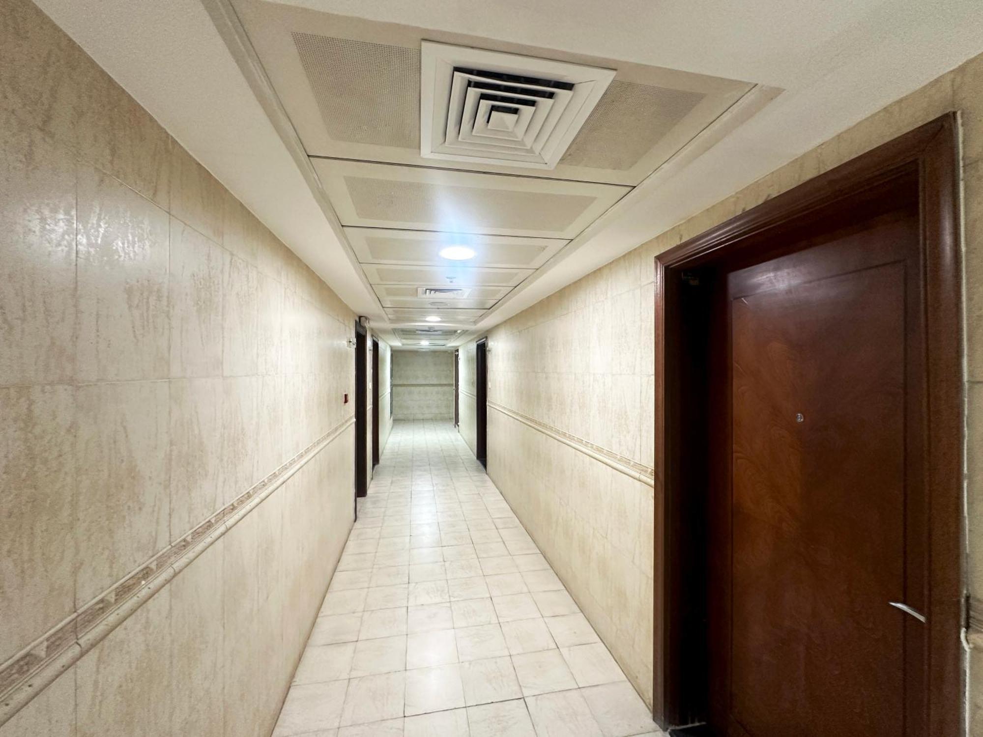Accommodatie bij particulieren Cozy Partition For Travelers In Tecom Dubai